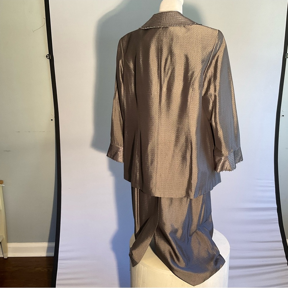 Faith Embellished Skirt Suit with Removable Dickey Size 18W - Picture 8 of 16